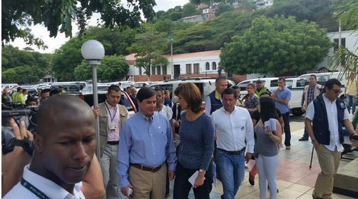 Canciller y defensor colombiano evalúan situación en la frontera (Fotos)
