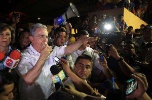 Uribe convoca a marcha para “defender la democracia” de Colombia