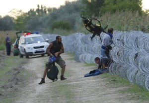 Hungría toma medidas para controlar oleada récord de inmigrantes en su frontera