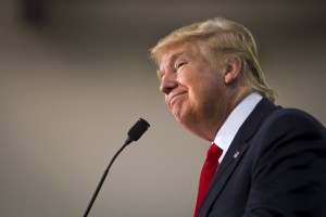 Trump lidera con 20 puntos de ventaja, según nuevo sondeo electoral