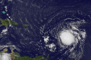 Gobernador de Florida declara estado de emergencia ante llegada de Erika