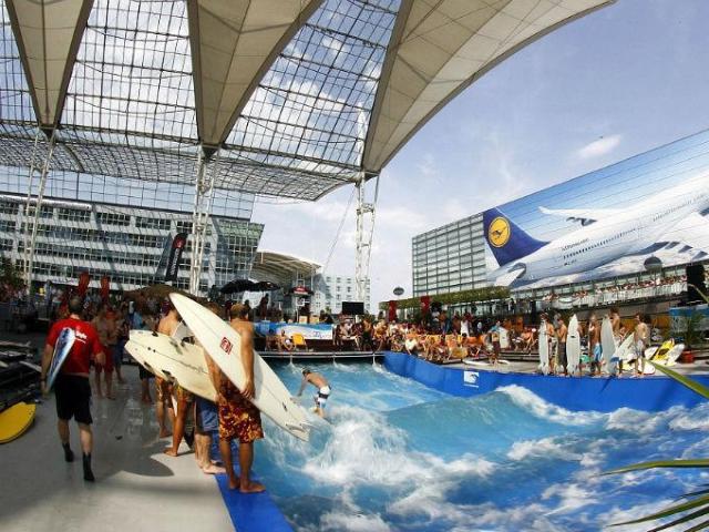 El Aeropuerto de Munich tiene una  piscina de olas artificilaes