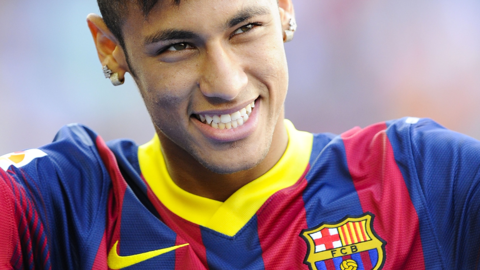 Fiscal pide imputar a Neymar por estafa en su fichaje por el Barcelona