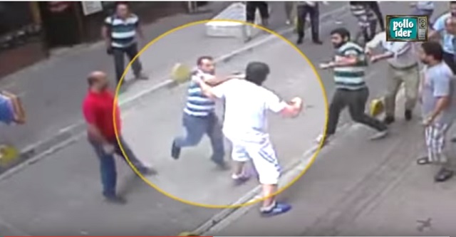 En Video:  La brutal pelea entre un turista boxeador y una multitud de turcos