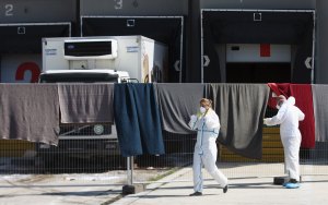 Localizan en Austria un camión de refugiados con tres niños en estado crítico