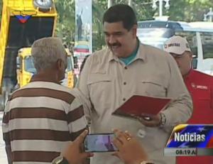 Maduro entrega  unidades de transporte en Los Próceres antes de viajar a China