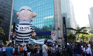 Opositores a Rousseff insultan a un ministro brasileño