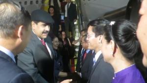 Una extensa comitiva acompaña a Maduro en su viaje a Vietnam y China (Fotos y video)