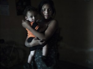 Esta fotógrafa muestra las conmovedoras historias de nueve niñas embarazadas en Guatemala