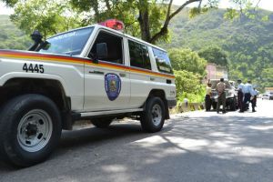 Hieren a dos policías en Cúpira durante robo de arma de reglamento