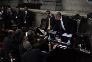 Junta directiva del congreso de Guatemala reunida por renuncia del Presidente