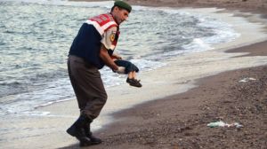 “Mis hijos se resbalaron de mis manos”, relata padre del niño sirio ahogado