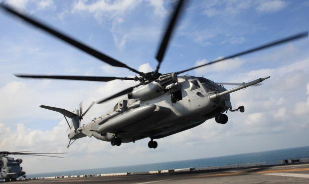 Un marine muerto y 11 heridos al estrellarse helicóptero en EEUU