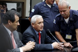 La Fiscalía imputa tres delitos por corrupción a presidente de Guatemala