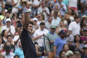 Djokovic avanza con firmeza a octavos de final del Abierto de Estados Unidos
