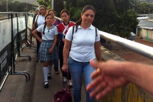 Gobierno abre corredor humanitario en frontera con Colombia (Fotos)