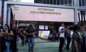 Estudiantes de la Universidad Alejandro de Humboldt emiten comunicado tras robo colectivo