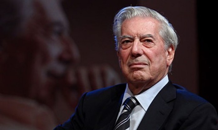 Vargas Llosa critica el periodismo amarillo en su última novela