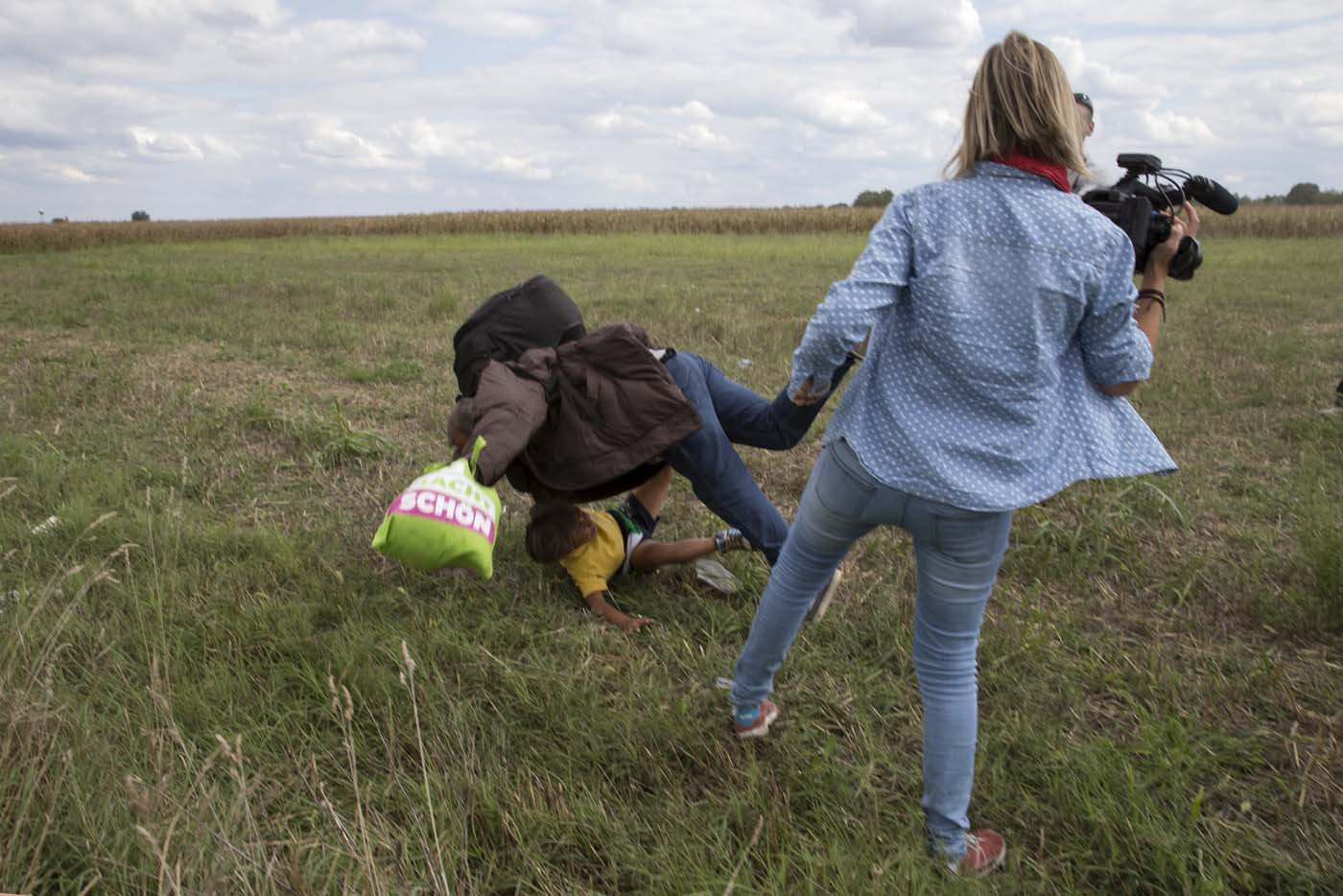 Petra Laszlo, la reportera que pateó a migrantes dice ahora que entró en pánico
