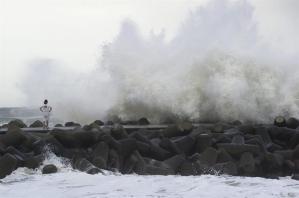 Alerta en Japón por llegada del tifón Chanthu