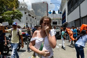 Embarazada, hija de Didalco Bolívar, agredida por chavistas en el Palacio de Justicia