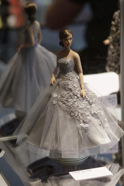 Barbie única, inspirada en la Reina Letizia, creada por los diseñadores rusos Sergey Amelkov y Vasily Barbier, que se expondrá al público el próximo 13 de septiembre pero no se subastará, sino que será regalada a Doña Letizia a través de la ONG "Un juguete, una ilusión". EFE/Zipi