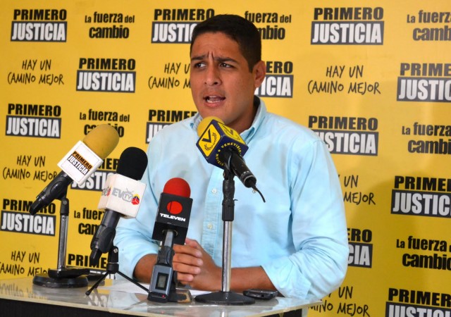 Olivares invitó al Defensor del Pueblo a recorrer y conocer la crisis hospitalaria del país