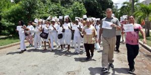 Arrestadas 40 damas de blanco y una docena de disidentes en La Habana
