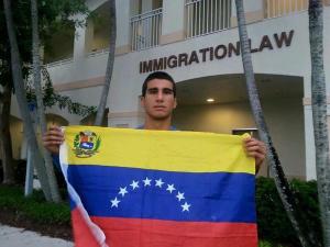 Marco Coello aparece frente a oficina de inmigración en EEUU (FOTO)