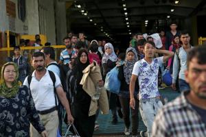 Más de 4.000 refugiados sirios tratan de pasar a pie de Turquía a Grecia