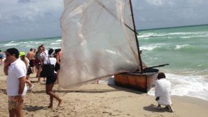 EN VIDEO: Así fue la llegada de los 14  balseros cubanos a tierra norteamericana