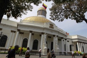 El chavismo busca mantener su influencia judicial