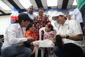 Eveling de Rosales ha entregado 3 mil equipos ortopédicos en Maracaibo