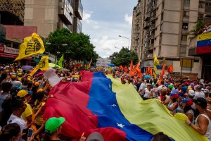 Oposición y chavismo marcharán el día de instalación del parlamento