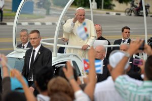 Papa Francisco hace un llamado a los cubanos a “servir” sin ideología