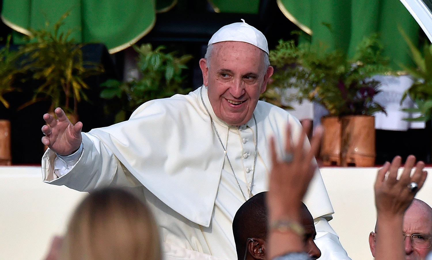 ¡Compare usted! Así fue recibido el papa Francisco en Cuba y en EEUU (Fotos)