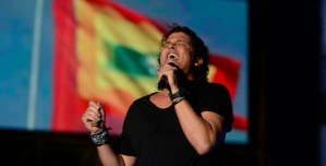 Tras problemas de sonido, Carlos Vives anuncia que repetirá concierto en Barranquilla