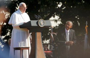 El Papa urge a cambiar un sistema que excluye a millones de personas