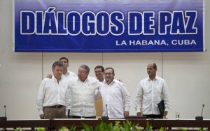 Colombianos sienten esperanzas y dudas tras acuerdo de paz con las Farc
