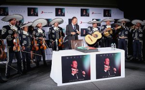Así celebró Julio Iglesias sus 72 años de vida (Video)
