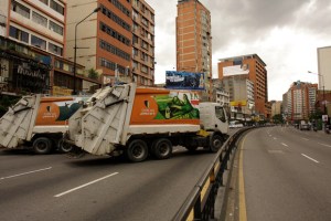 Solicita ayuda tras ser arrollado por un camión de Sateca en Chacao