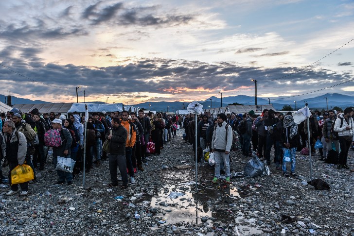 Casi 6.000 refugiados llegan al puerto de Atenas procedentes de las islas