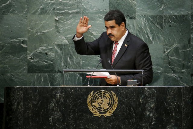 Venezuela's President Nicolas Maduro waves to attendees after speaking during the 70th session of the United Nations General Assembly at the U.N. Headquarters in New York, September 29, 2015.   REUTERS/Eduardo Munoz