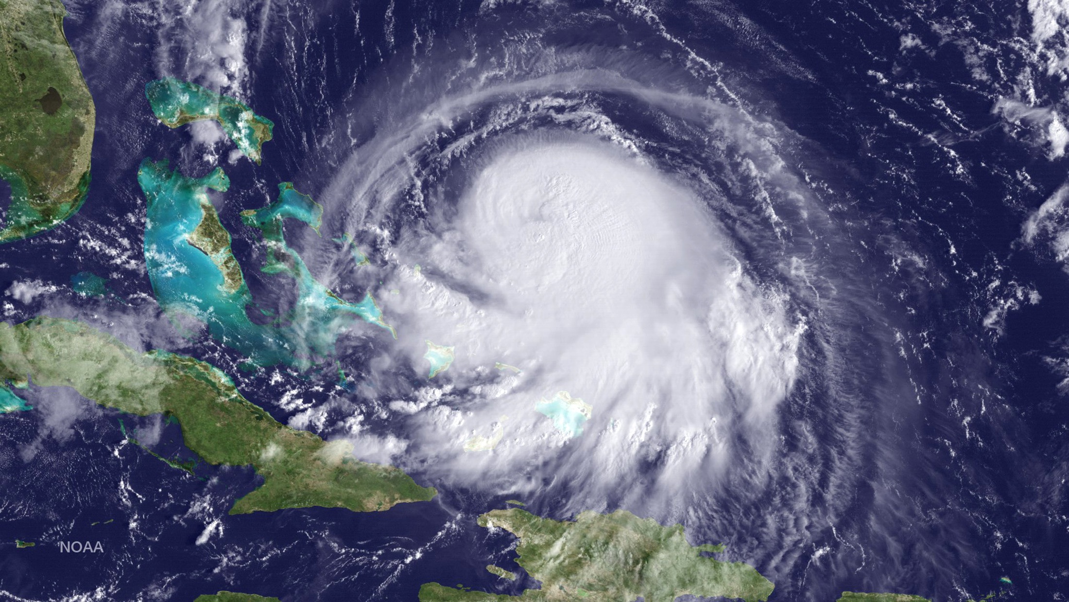 Huracán Joaquín se fortalece y puede subir de categoría cerca de las Bahamas