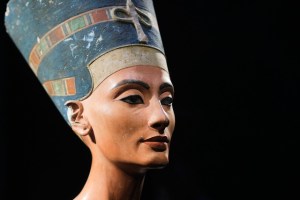 Los restos Nefertiti podrían estar en la tumba de Tutankamón