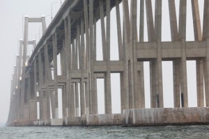 Deterioro en estructura del puente sobre el Lago causa alarma (Fotos)