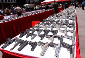 Narcotraficantes pagan con armas a los “pranes” de la región central