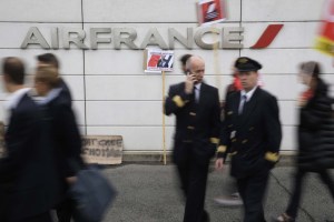 Air France prevé suprimir mil puestos de empleo en 2016