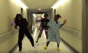 Mujer baila hip hop para olvidar el dolor de las contracciones (Video)