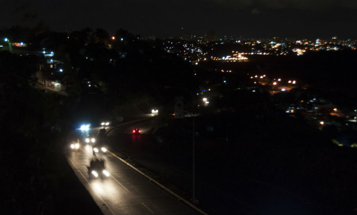 Crisis eléctrica aumenta el malestar en una Venezuela con la economía postrada